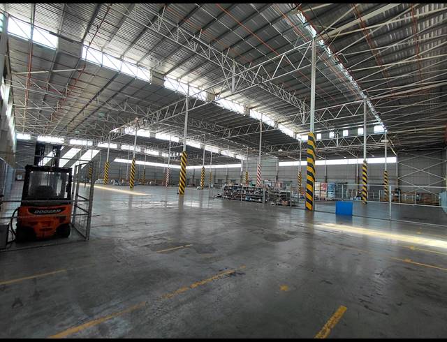 11,694M² WAREHOUSE TO LET IN CLAYVILLE